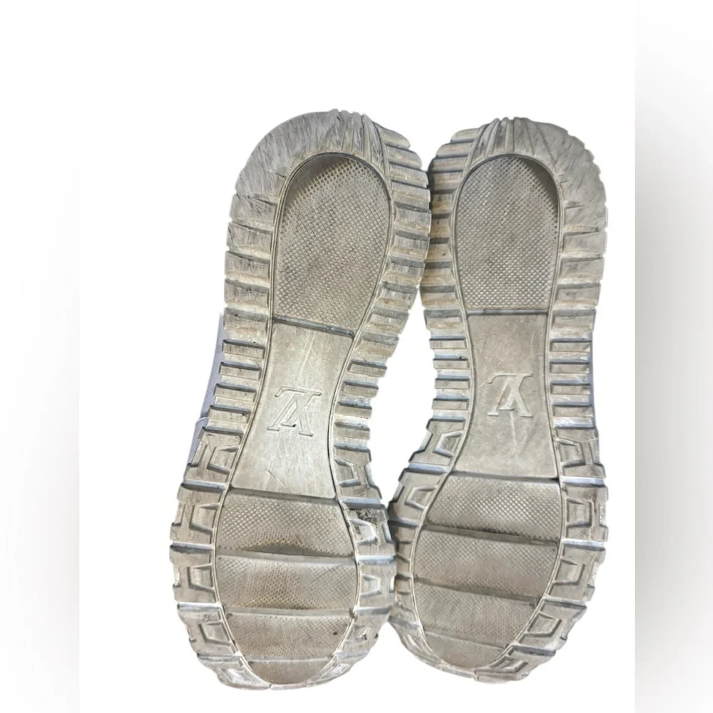 Louis Vuitton Run Away Sneakers - Picture 6 of 7